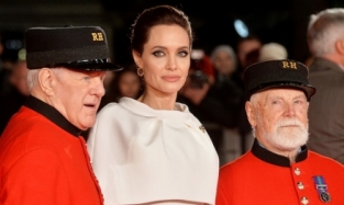 Для Джоли и ее детей открыли закрытый Букингемский дворец
